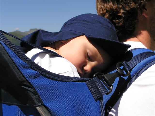 Kind im Rucksack